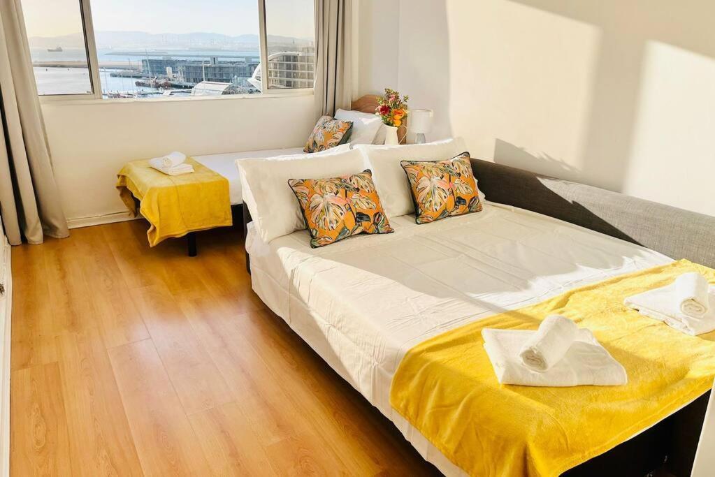 The Rock Retreat - Gibraltar Apartment Екстериор снимка