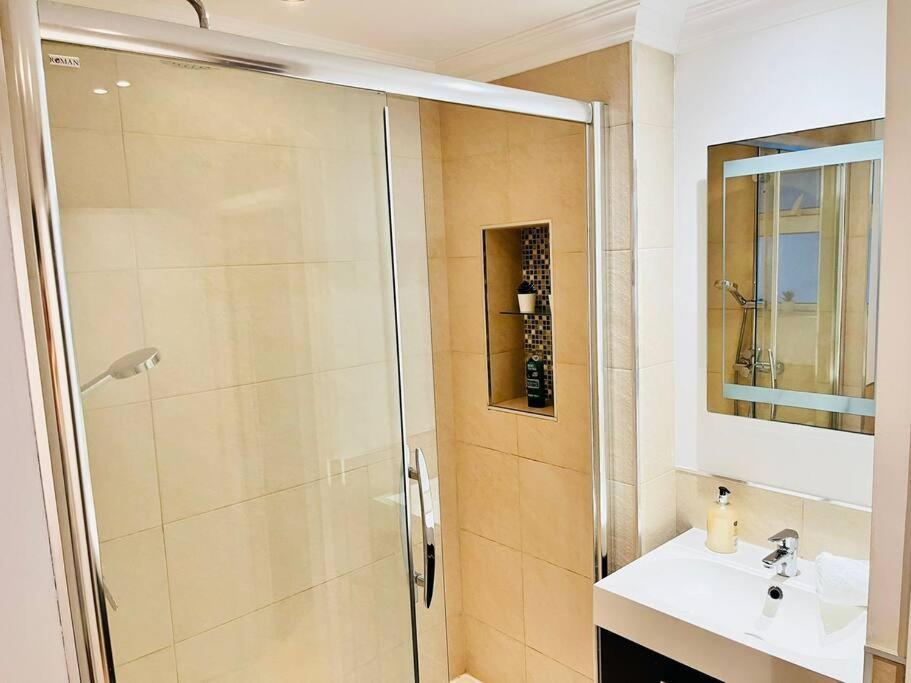 The Rock Retreat - Gibraltar Apartment Екстериор снимка